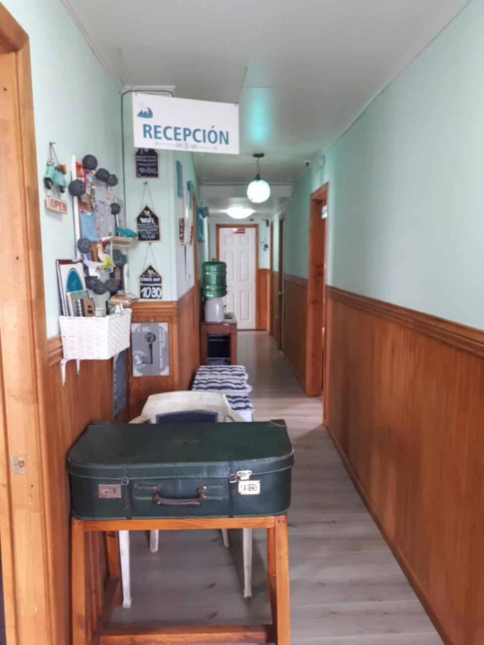 Hostal Guanaco Blanco Пуэрто-Наталес Экстерьер фото