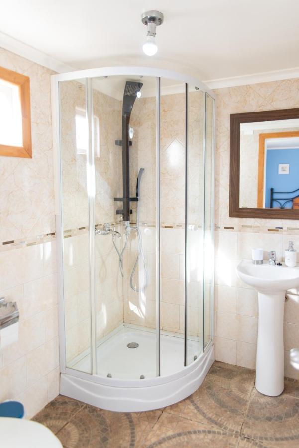 Hostal Guanaco Blanco Пуэрто-Наталес Экстерьер фото